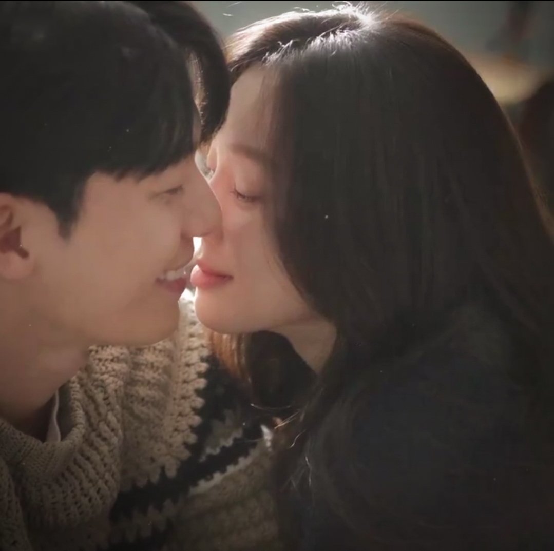 "The Midnight Romance in Hagwon" Makes a Strong Debut!